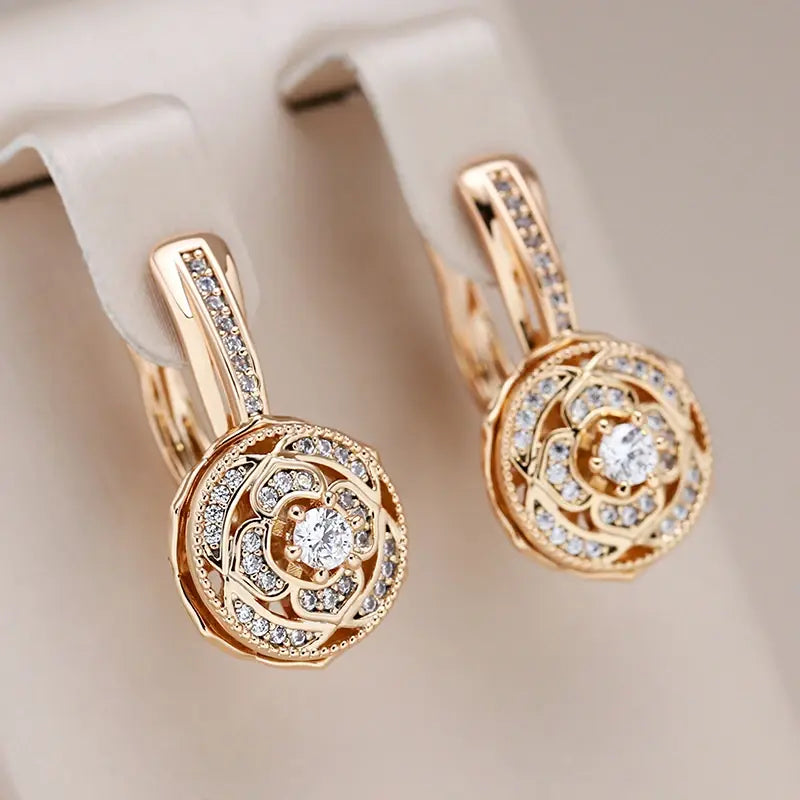 Elegant round zirconia earrings in gold