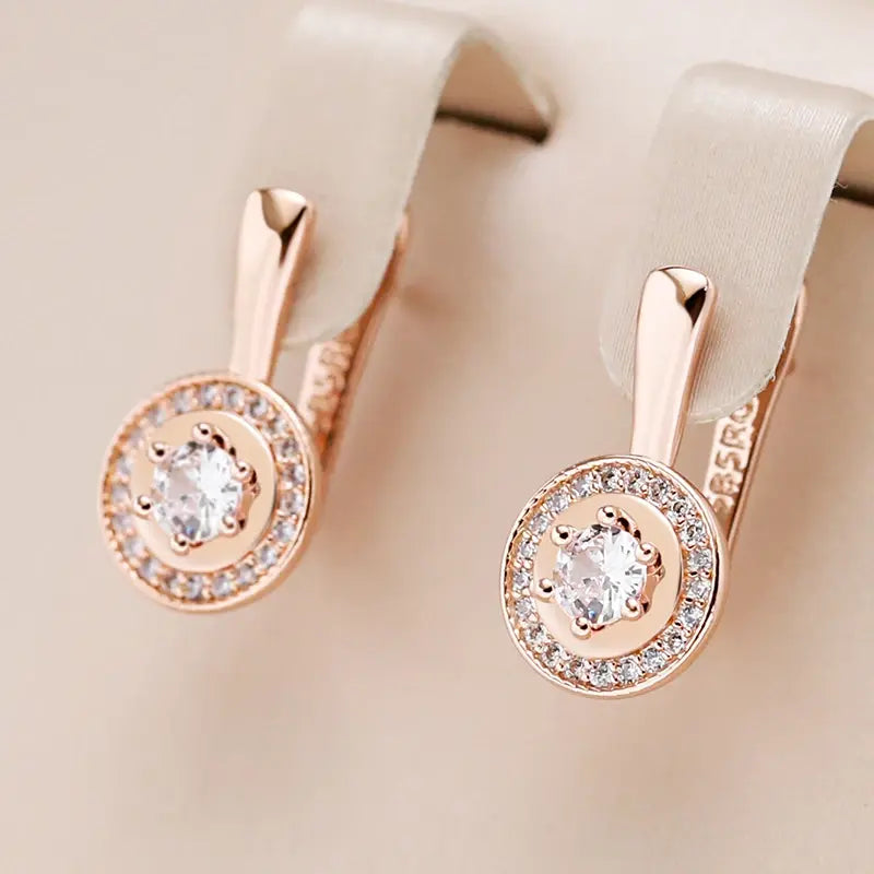 Elegant round earrings in white crystal in gold