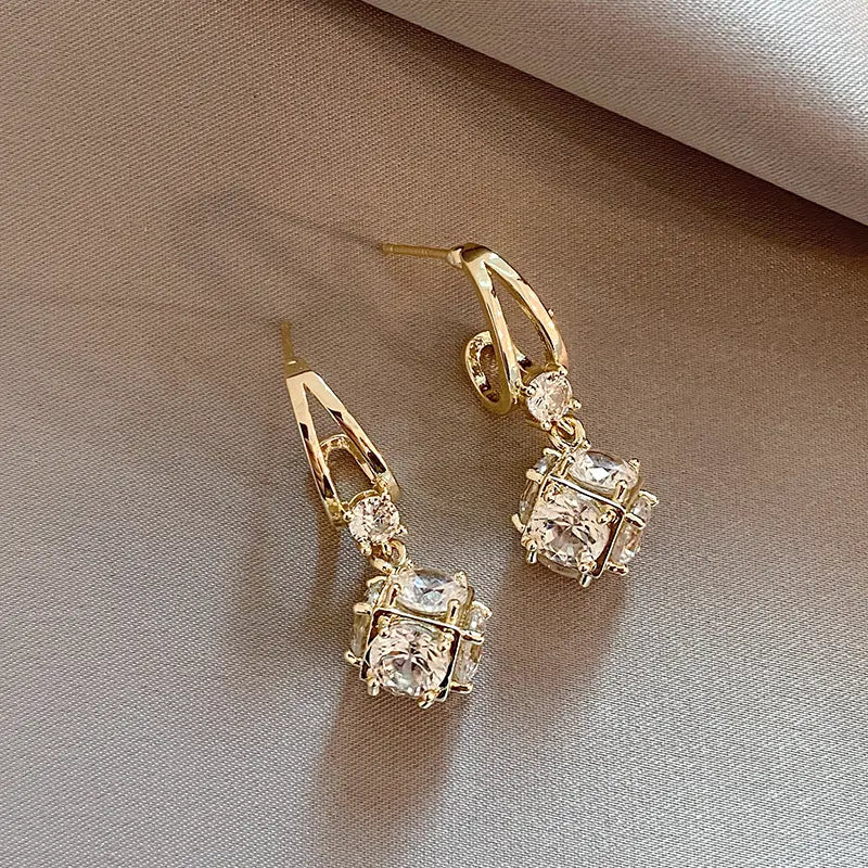 Elegant Cubic Zirconia Earrings in Gold