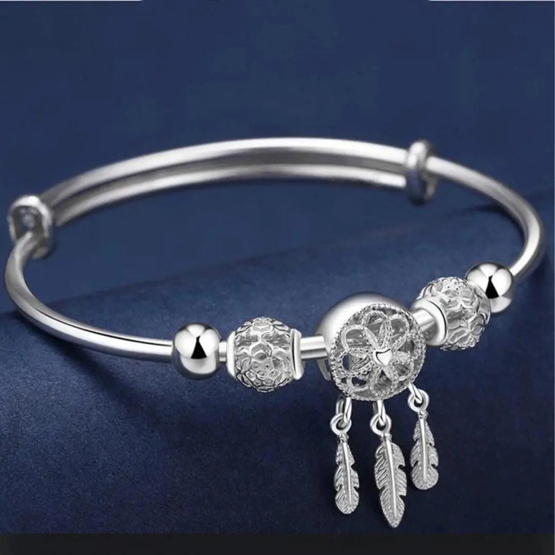 Adjustable bracelet with triple leaf charms made of sterling silver